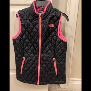 North Face girl’ vest